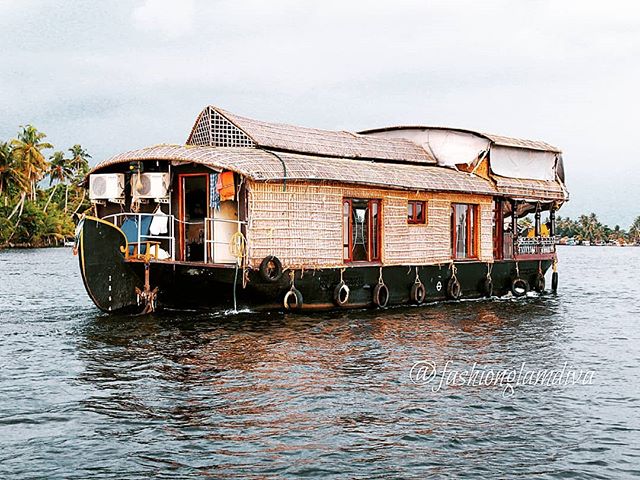 The backwaters of Alleppey is well known for the boat rides and shikaras. .