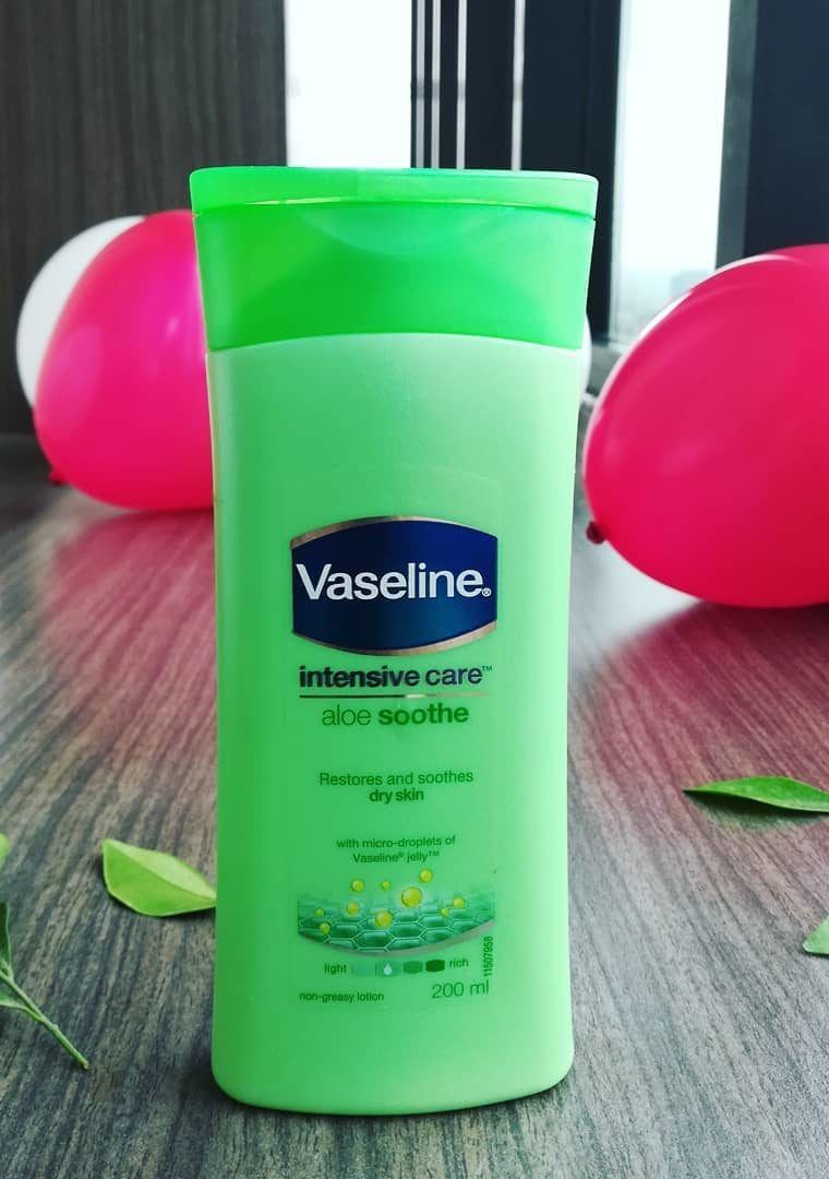 Vaseline Vaseline, Intensive Care, Aloe Soothe Non-Greasy Lotion. Heals and Soothes Dry Skin.